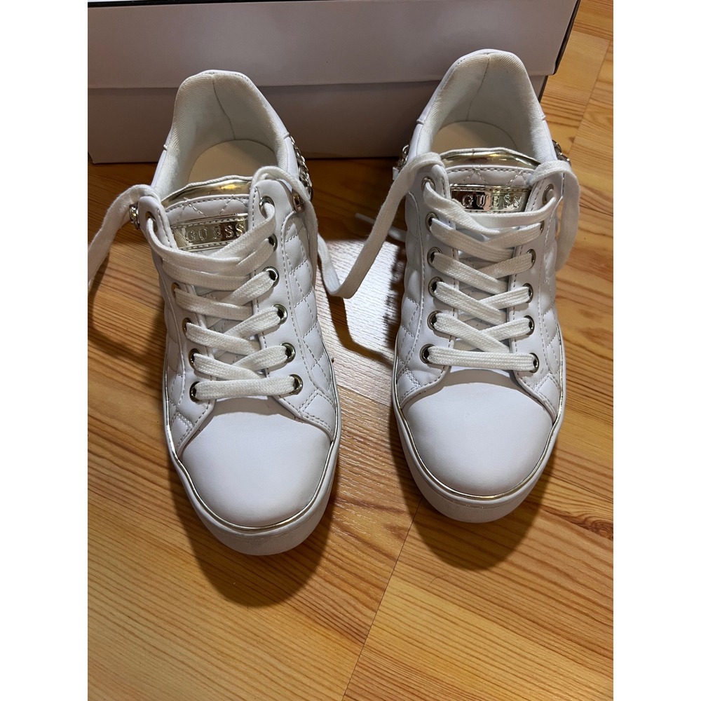 Guess Brisco White Quilted Chain Low Top Sneakers GWBRISCO-SS Womens 7M - Picture 3 of 5
